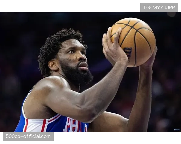 第三节突发：恩比德膝盖不适返回更衣室，本场不会回归