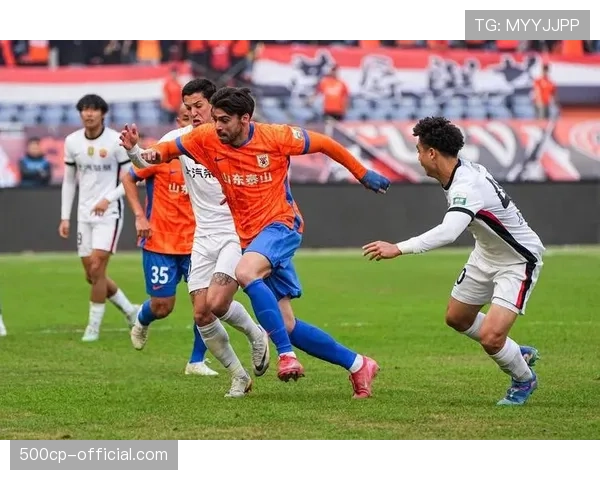 山东泰山主场迎战残阵上海海港，卫冕冠军面临魔鬼赛程考验